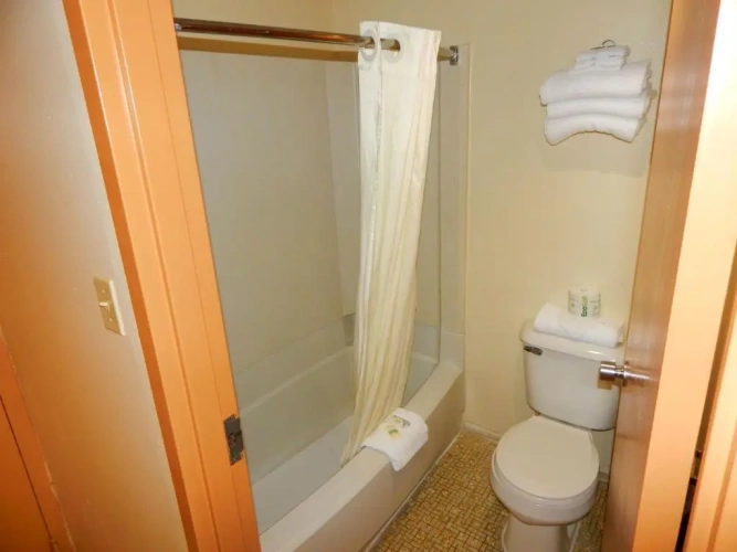 Standard Quadruple room with partial ocean view