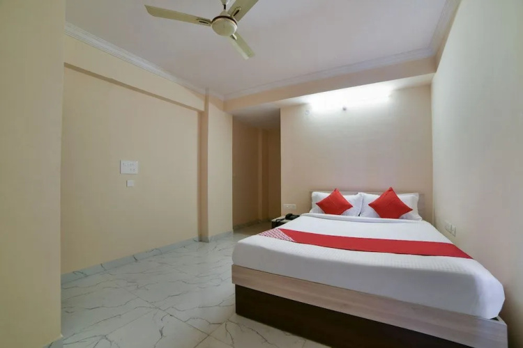 OYO 17315 Opal Residency