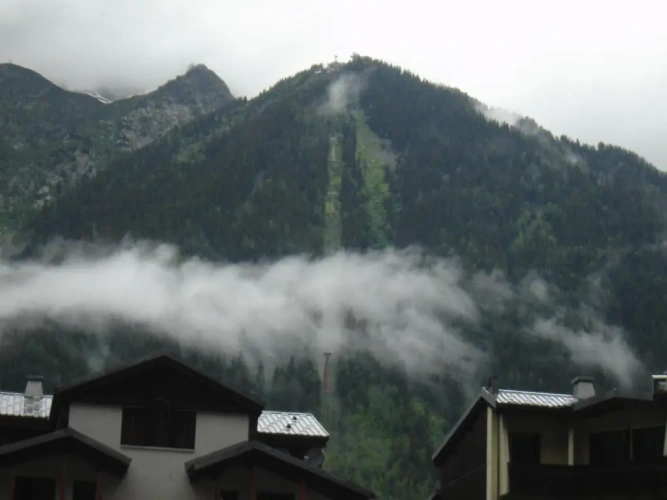 2 Bedrooms Apartment with mountain view
