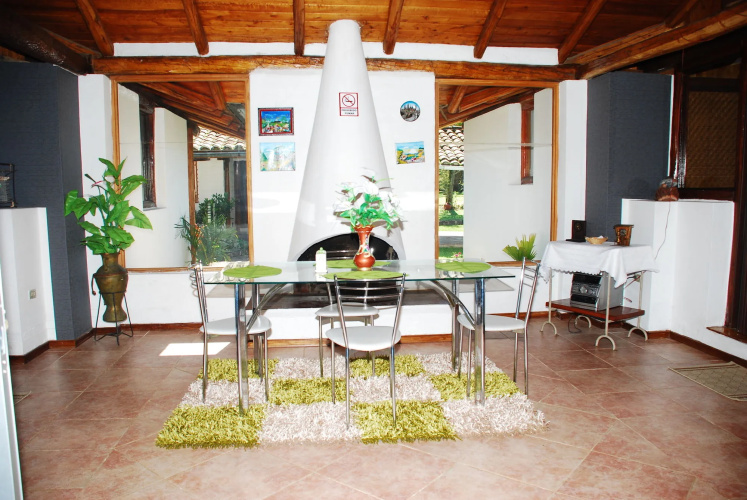 Hosteria Airport Garden