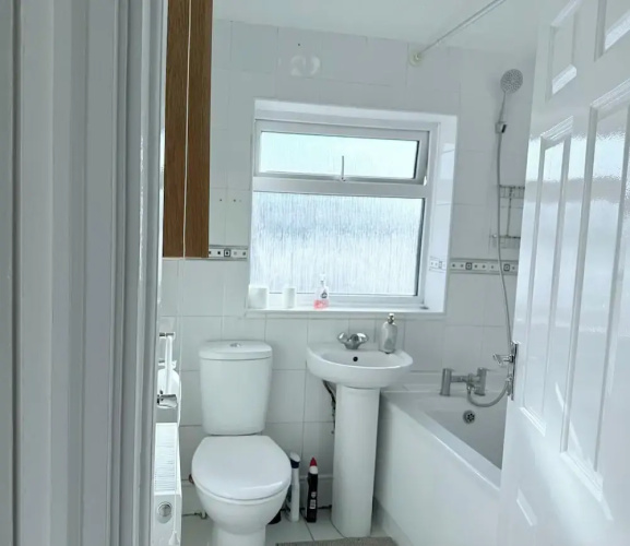 Fountain House-sleeps 5-central Dagenham-parking