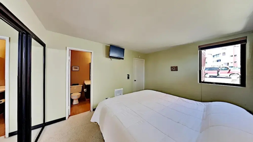 543 2 Bedroom Condo