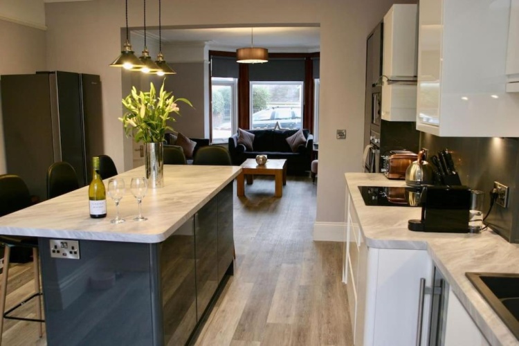 5 Bedrooms Double Cottage