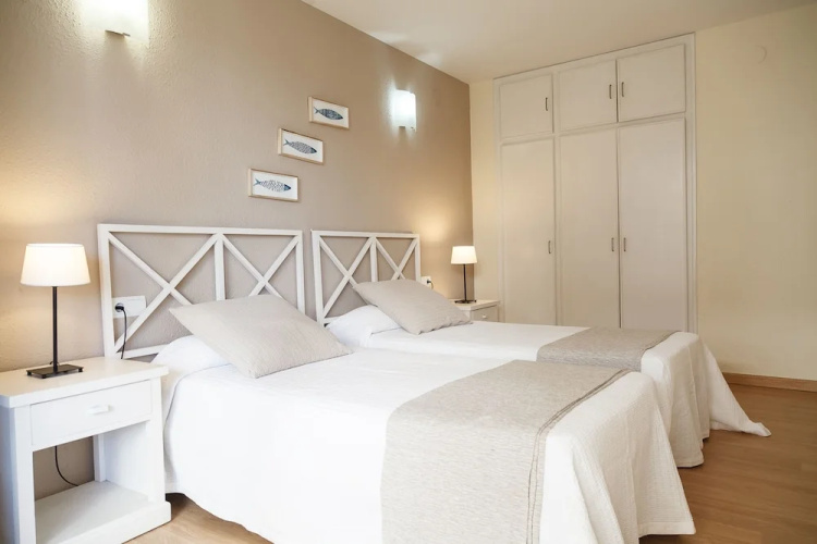 UHC Novelty Apartments