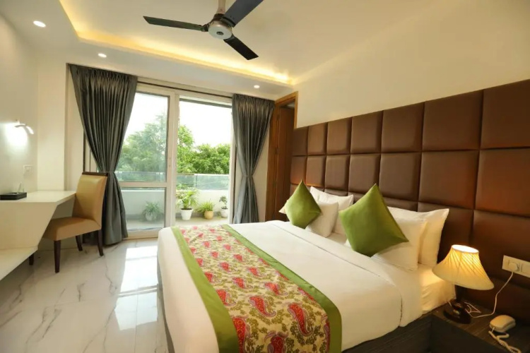 Hotel Keshav Residency - Medicity Gurugram, near Medanta Hospital