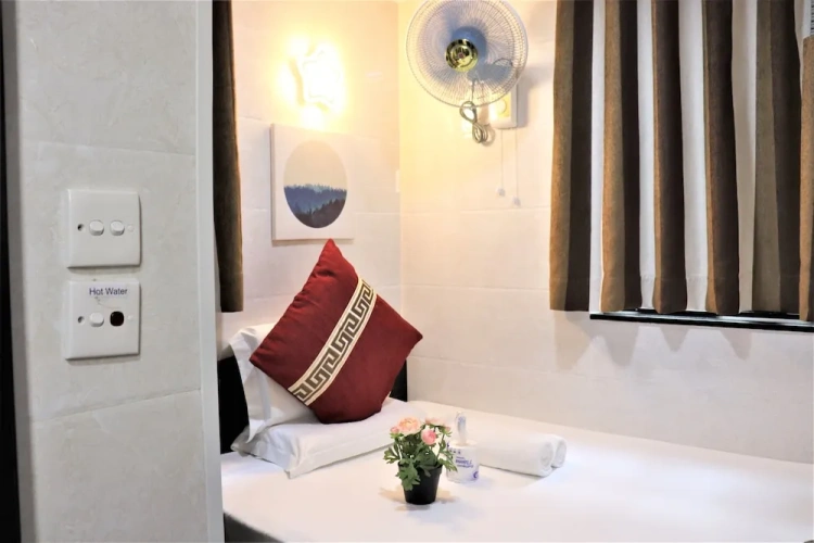 Standard Club room with balcony and with city view