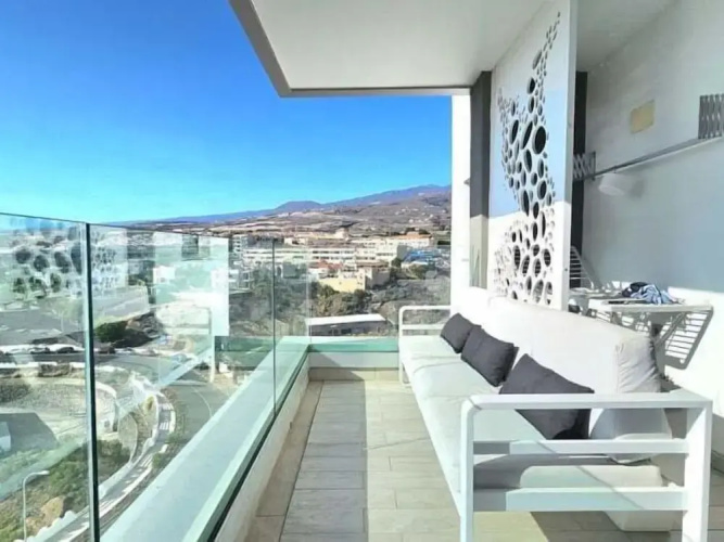 Ocean Garden 2BR Apartment Heated Pool Parking