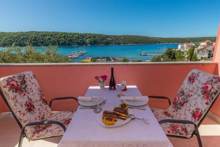 1 Bedroom Apartment with balcony and with sea view