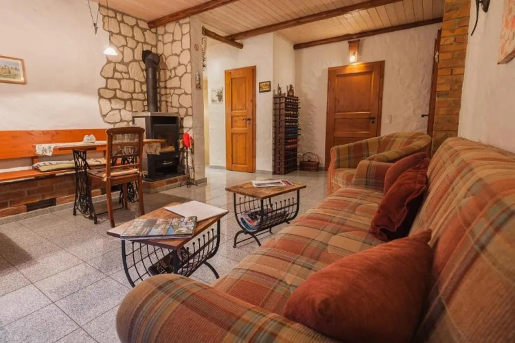 3 Bedrooms Cottage