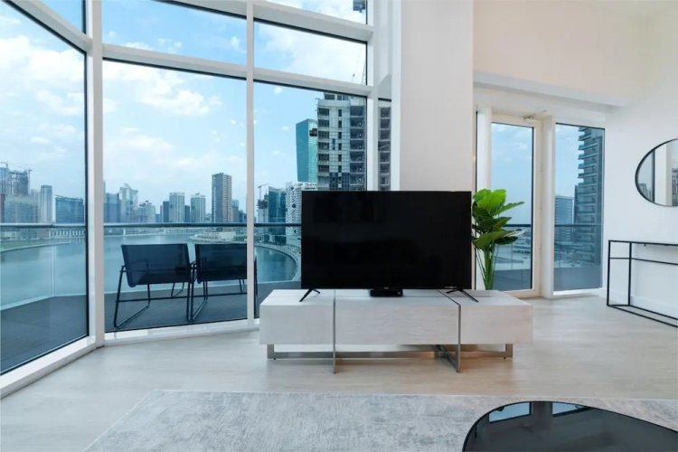 Spectacular Duplex Apt w Canal Views
