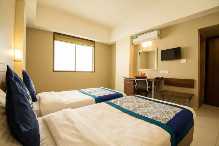 Fabhotel Classic Executive