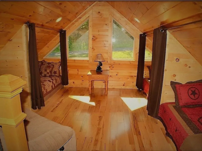 Bearmont Lodge 4 Bedroom Cabin by RedAwning