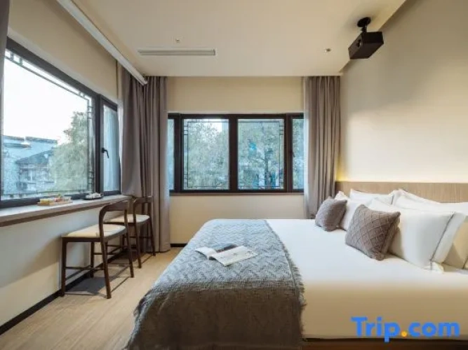 2 Bedrooms Suite with river view
