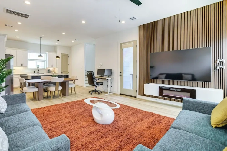 3 Bedrooms Apartment