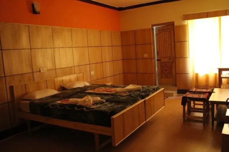 Hotel Nirvana Palace