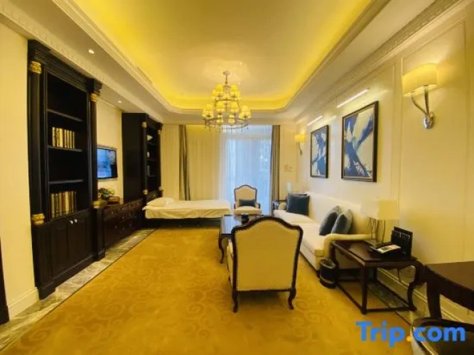 Family Suite with balcony and with garden view