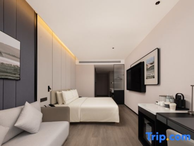 Superior Double room with city view