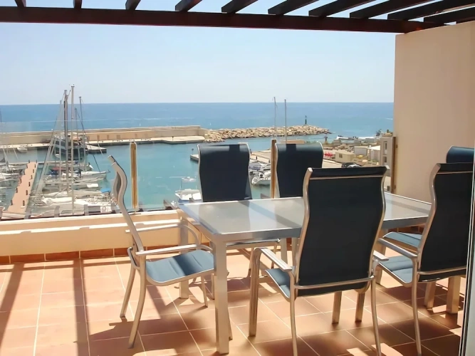 2 Bedrooms Apartment with sea view