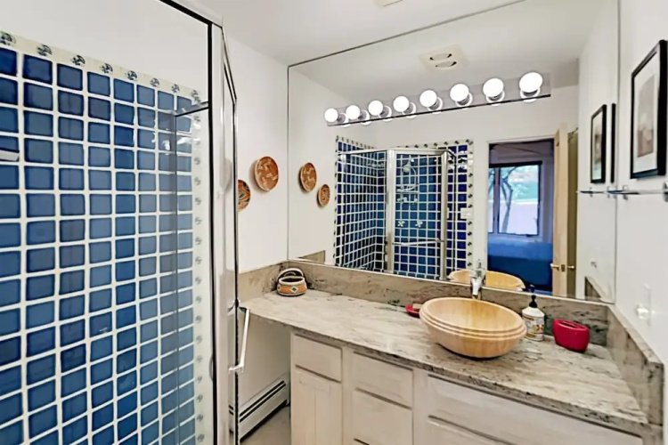 Casa Monzon - Perfect Location, Bright and Sunny Interior