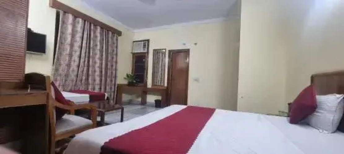 Hotel Shri Hari by OYO Rooms