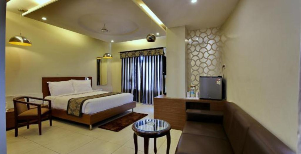 Hotel Sheela Shree Plaza