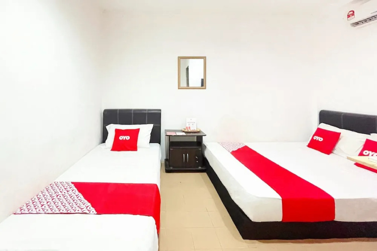 OYO 90324 Muar Station Hotel