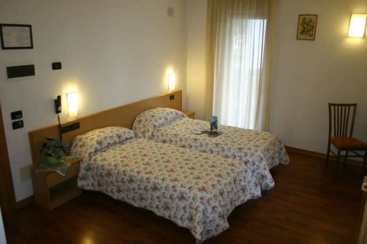 Standard Twin room with balcony