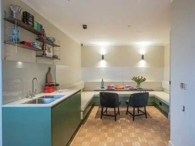 Stylish Studios SOUTHFIELDS STATION