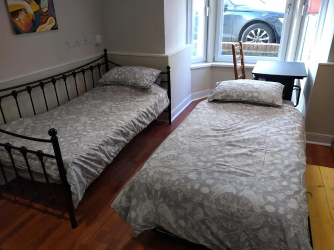 8A Kenilworth Road