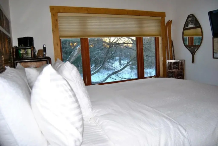 White Pillars Lodging