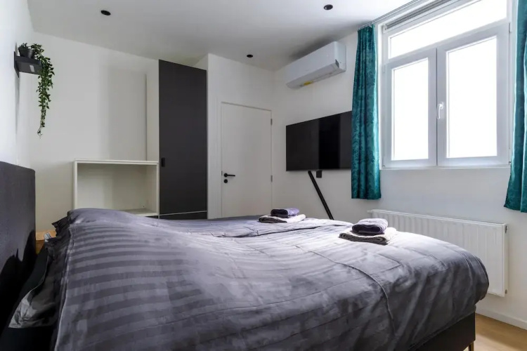 Modern Antwerp Getaway App - Heart d Anvers