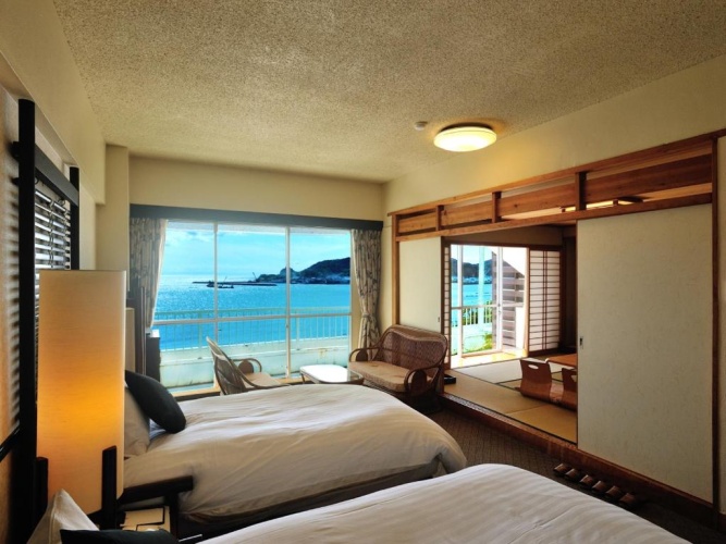 Deluxe room with ocean view