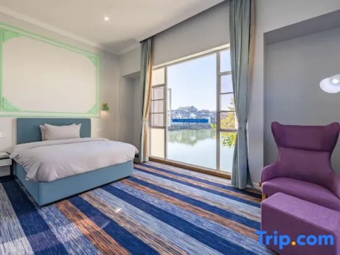 Standard Family room with balcony and with lake view