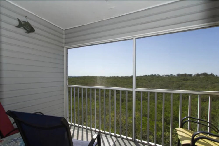 Sandy Pointe 210