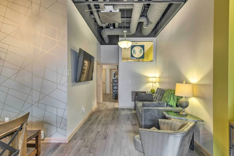 Modern Downtown Apt - Walk to Parks + Cafes!