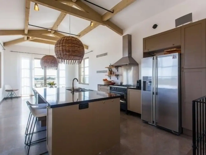 4 Bedrooms Villa