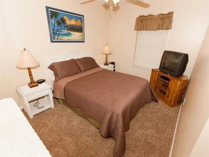 Phoenix X 604 - 3 Br condo by RedAwning