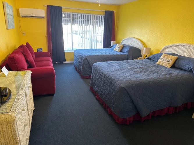 Standard Quadruple room with water view