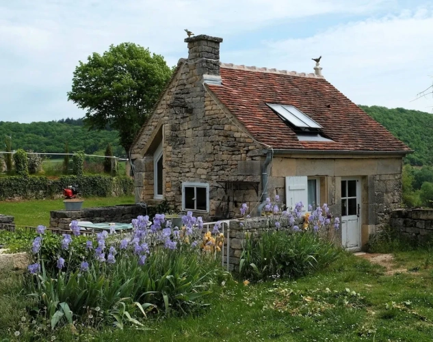 Economy Cottage with canal view