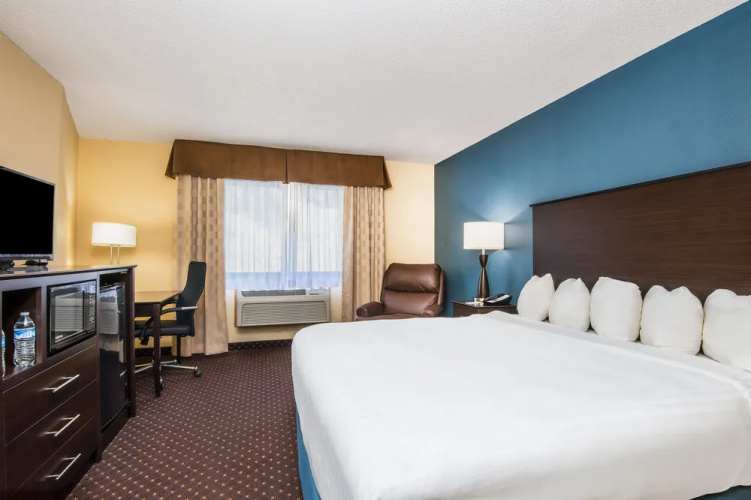 AmericInn Eagle