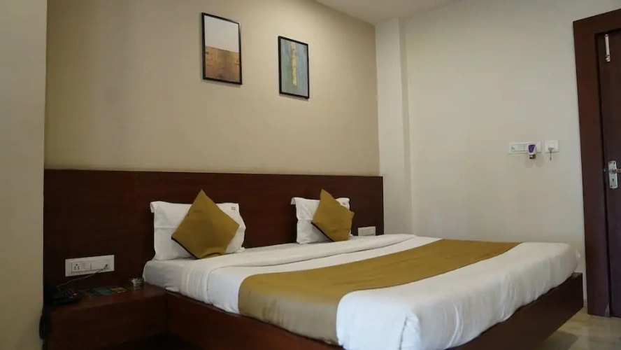 Deluxe Double room with city view