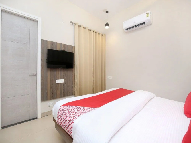Oyo 17199 Hotel Clg Grand