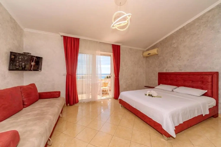 Apartment with sea view