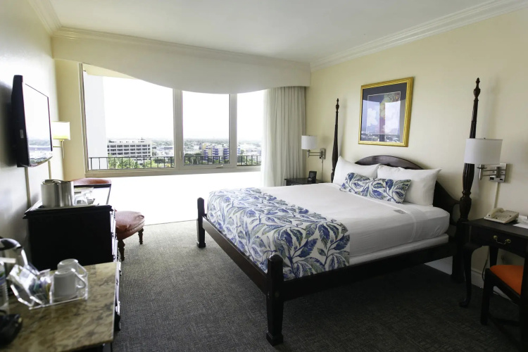 The Courtleigh Hotel and Suites