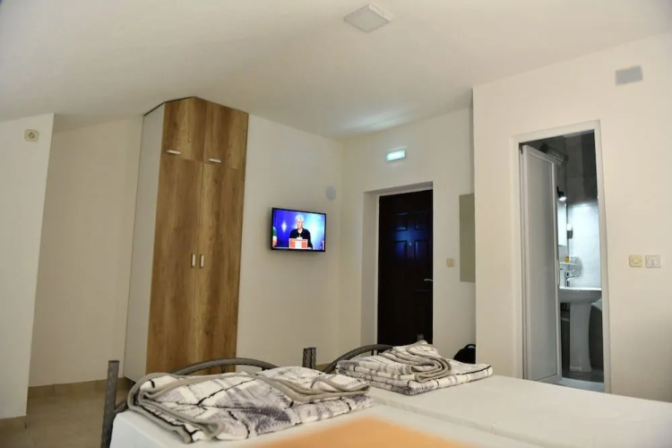 Hostel & Apartments Academy