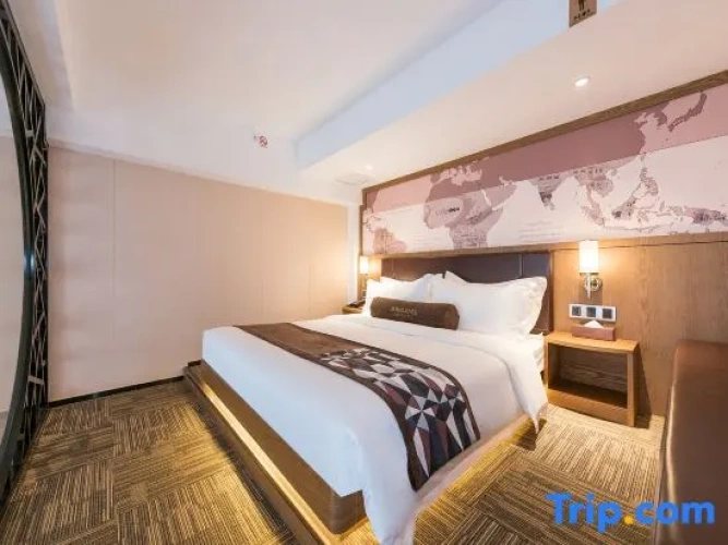 Deluxe Quadruple Suite with view