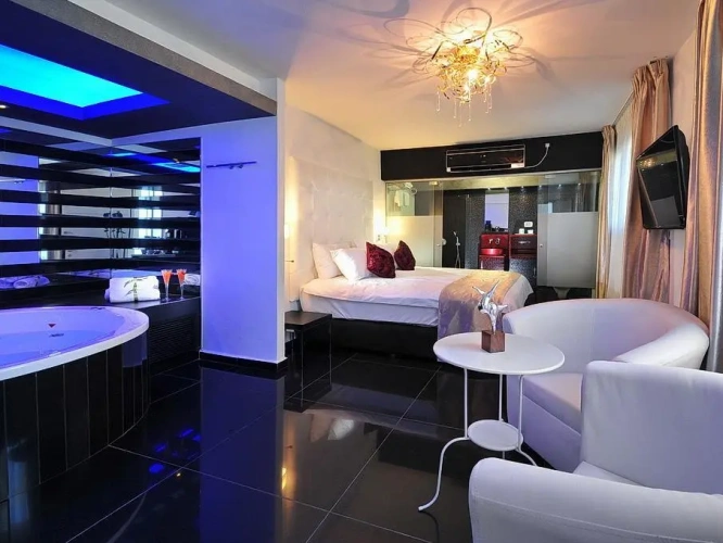 Deluxe Suite