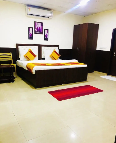 The 7 Days Hotel