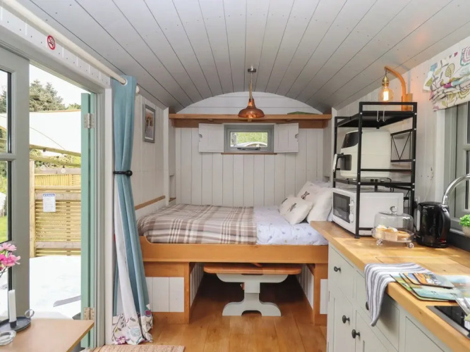 Burr 2 Shepherds Hut