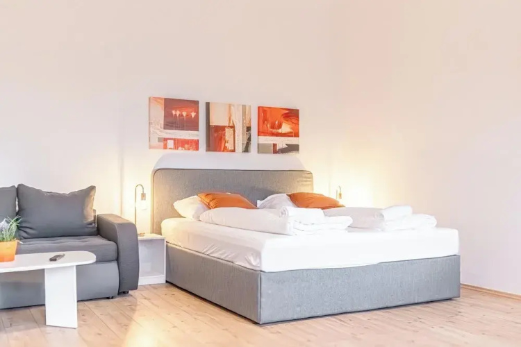 Ideal Group Stay 2 Apartments With WiFi